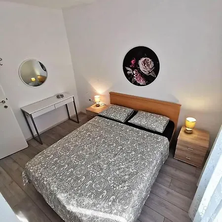 Duplex With 2 Bathrooms Close To Sea *